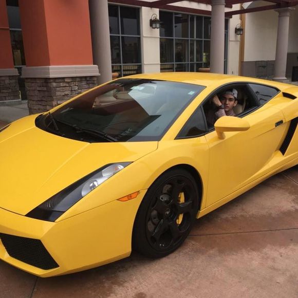 Meet your Posher, Carlos - Picture 1 of 1